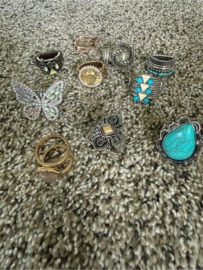 Paparazzi 10 piece ring set! Super cute mostly stretch band